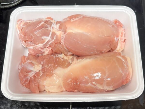 鶏もも肉が切れない原因は皮？　裏技に「目からウロコ」「ストレス消えた」【4選】