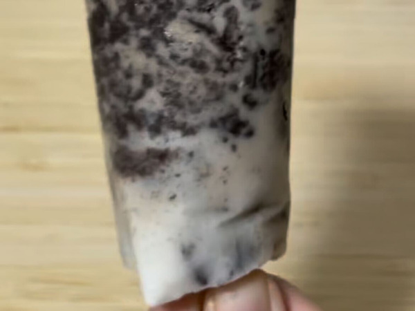 「オレオと牛乳だけ？」　簡単アイスに「感動した」「今すぐ作る」【4選】