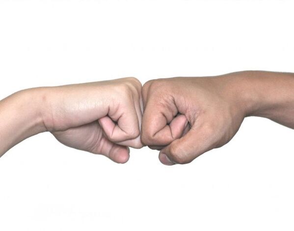 スーパーで店員が英語で声かけ　3歳児の返しに「最高のリアクション」「笑顔になる」【4選】