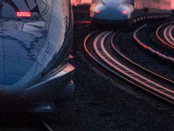 「本気を出した顔だ」「かっこよすぎて、うっとり」　夕暮れ時に駅のホームにいたのは…