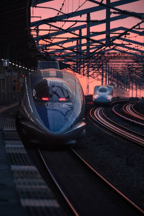 「本気を出した顔だ」「かっこよすぎて、うっとり」　夕暮れ時に駅のホームにいたのは…