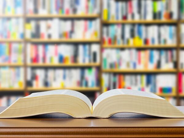 「走っていいのはメロスだけ」　図書館の張り紙に利用者が大爆笑した理由【4選】