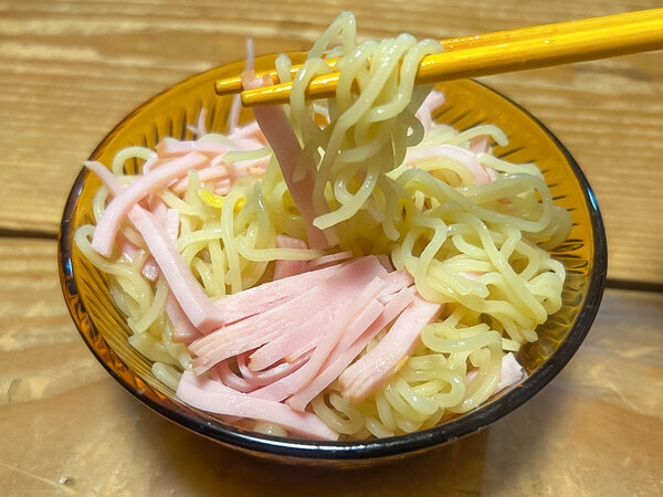 息子「キュウリはいらない！」　それなら…超シンプル冷やし中華を出すと、子供の反応は？