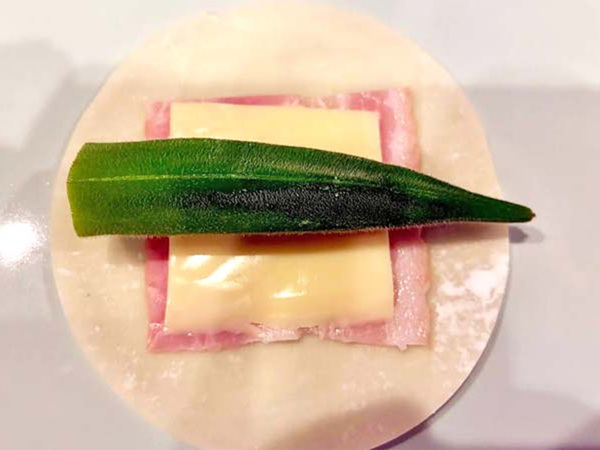 食べる手が止まらなくなる！　オクラのネバとろ×チーズがクセになる餃子巻きのレシピ