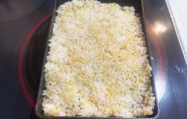 握らない焼きおにぎり　作り方に「子供が絶賛」「冷凍より好きかも！」