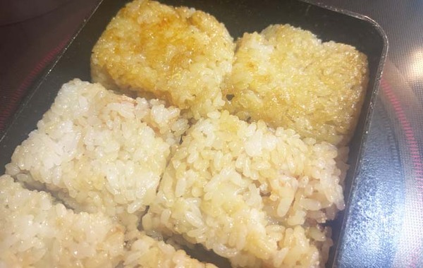 握らない焼きおにぎり　作り方に「子供が絶賛」「冷凍より好きかも！」