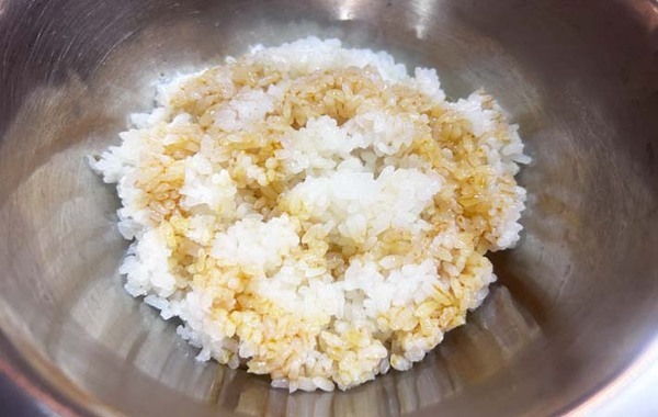 握らない焼きおにぎり　作り方に「子供が絶賛」「冷凍より好きかも！」