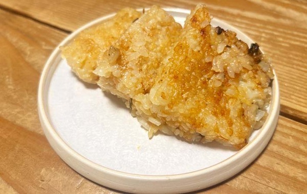 握らない焼きおにぎり　作り方に「子供が絶賛」「冷凍より好きかも！」