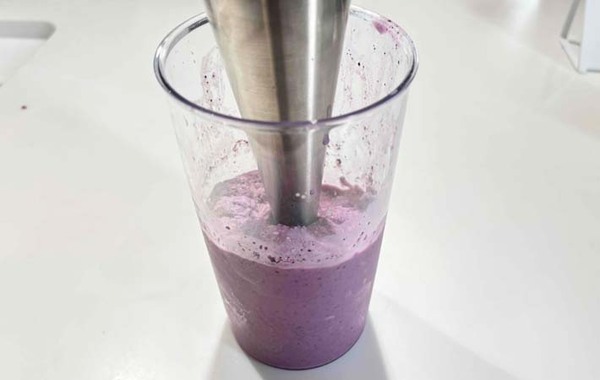 バニラアイスとヨーグルトを混ぜて…？　自宅で作れる飲み物に子供大興奮！【簡単レシピ】