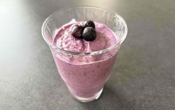 バニラアイスとヨーグルトを混ぜて…？　自宅で作れる飲み物に子供大興奮！【簡単レシピ】