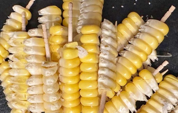 「酒がすすんでしまう」夫の手が止まらなくなったトウモコロシのつまみとは