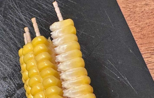 「酒がすすんでしまう」夫の手が止まらなくなったトウモコロシのつまみとは