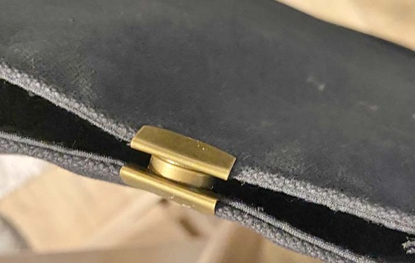 トートバッグの悩みを解決！　セリアで買った『マグネットホック』に「大満足」「不安なくなった」