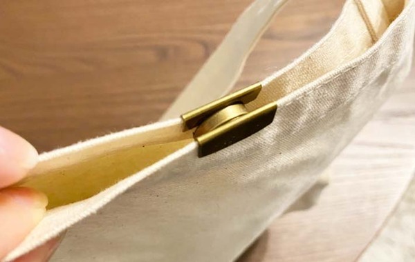 トートバッグの悩みを解決！　セリアで買った『マグネットホック』に「大満足」「不安なくなった」