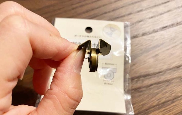 トートバッグの悩みを解決！　セリアで買った『マグネットホック』に「大満足」「不安なくなった」