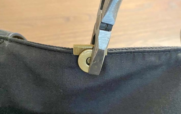 トートバッグの悩みを解決！　セリアで買った『マグネットホック』に「大満足」「不安なくなった」