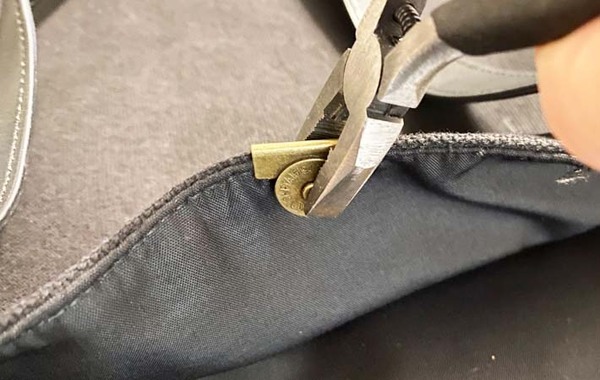 トートバッグの悩みを解決！　セリアで買った『マグネットホック』に「大満足」「不安なくなった」