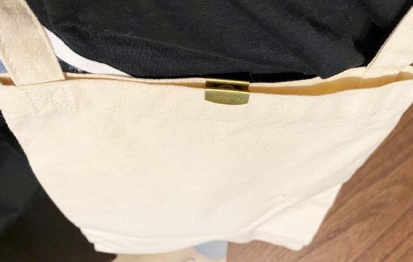 トートバッグの悩みを解決！　セリアで買った『マグネットホック』に「大満足」「不安なくなった」