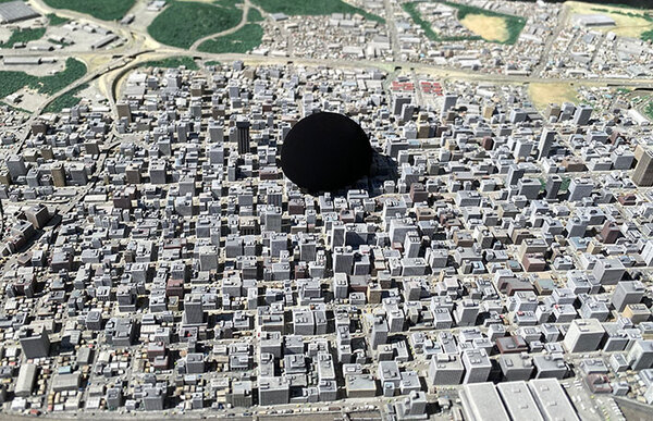 ジオラマにピンポン球を置いた結果『ただならぬ雰囲気』に…　写真に「物語が始まりそう」