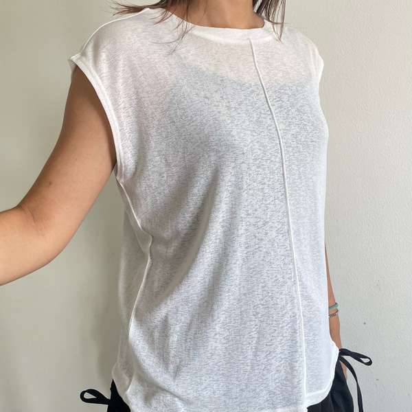 【しまむらのタンクトップ】爆安869円で『様見え』！　残暑コーデの救世主