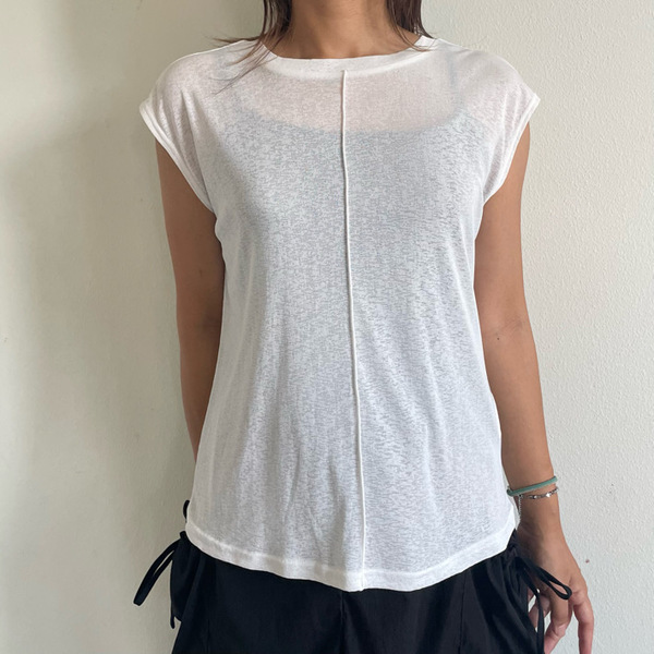 【しまむらのタンクトップ】爆安869円で『様見え』！　残暑コーデの救世主