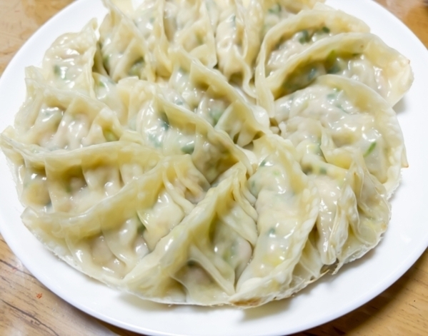 洗い物ほぼゼロ？　餃子が最速で作れる裏技に「神すぎる」「今夜やる」【4選】