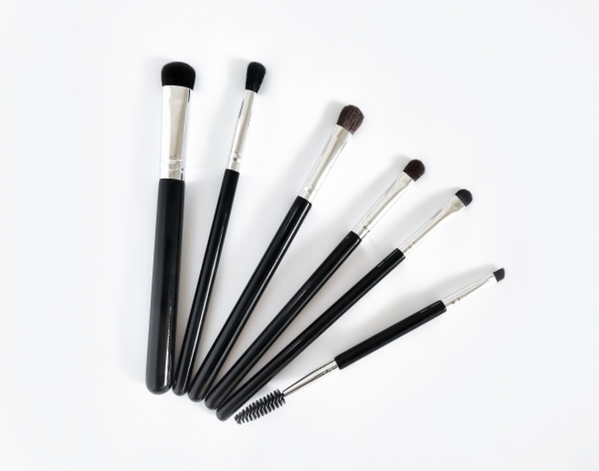 100均の調味料ホルダー　使い方に「知らなかった」「早速やる」【収納アイディア4選】