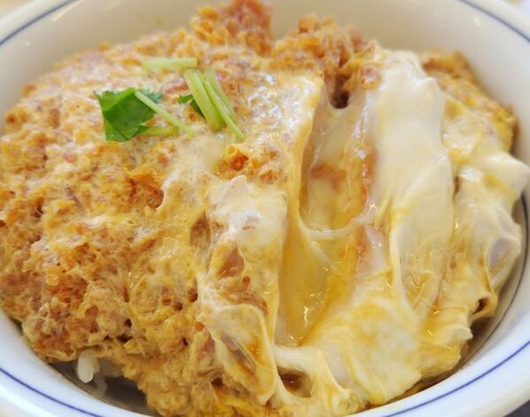 「帰れないじゃん」　ジムの隣に立つ看板に「悪魔の誘惑」「ある意味最強」【街の看板4選】