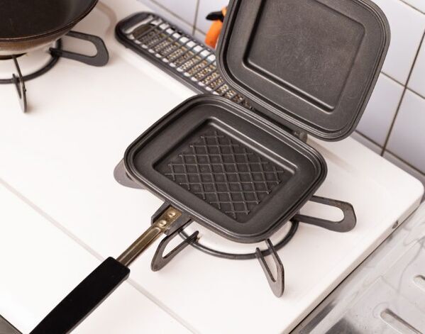 「フライパンより簡単？」　ホットサンドメーカーで焼くステーキに「最高」「やってみる」【肉の調理テク4選】