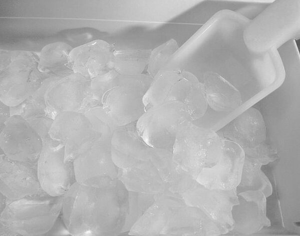 麺をゆでている最中に氷を入れる裏技に「楽すぎ」「これは真似する」【料理の便利技4選】