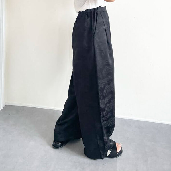 【しまむら】最旬シルエットが叶うワイドパンツ　思わず二度見する高級感！