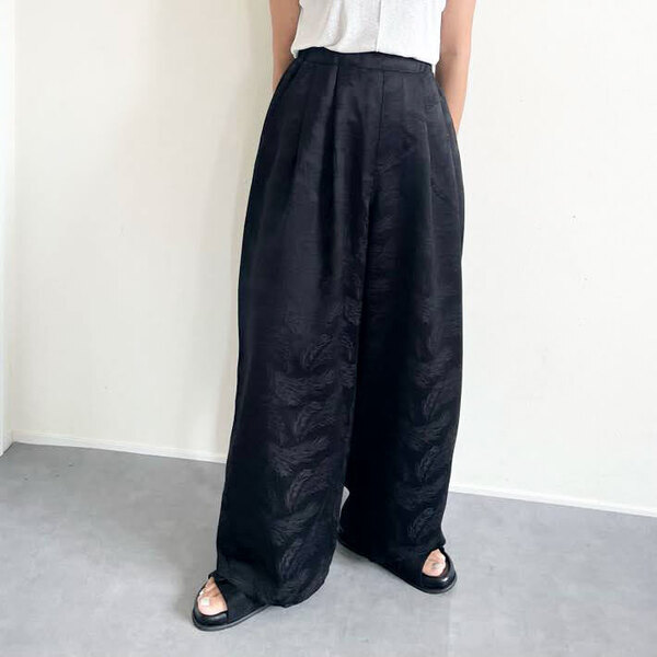 【しまむら】最旬シルエットが叶うワイドパンツ　思わず二度見する高級感！