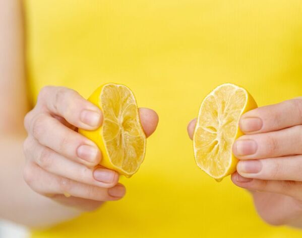 「搾り器よりラク！」　レモン絞りの裏技に「目からウロコ」「やってみる」【便利な下処理4選】