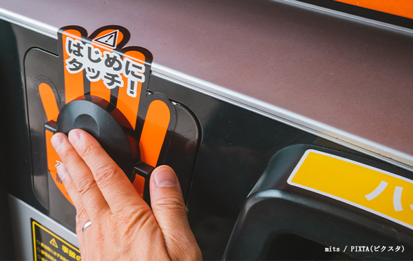 「暑くてエアコン切りたくない…」　ガソリン給油時、エンジンを止めるのはなぜ？