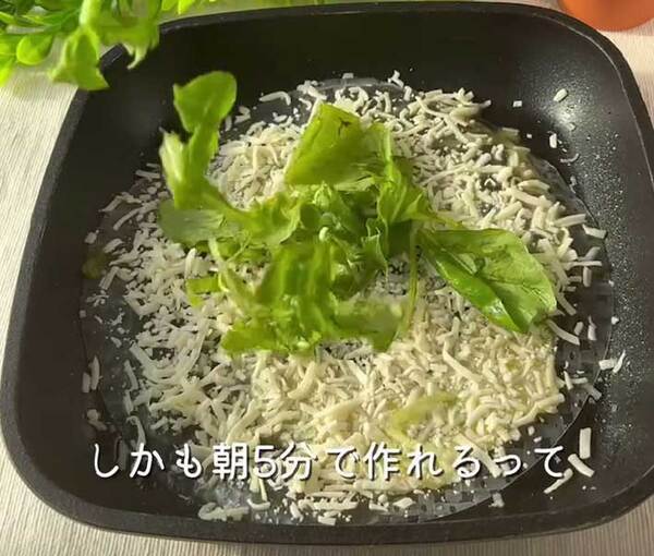 ライスペーパーをフライパンにおいて…　簡単朝食メニューに「ハマりそう」「絶対作る」