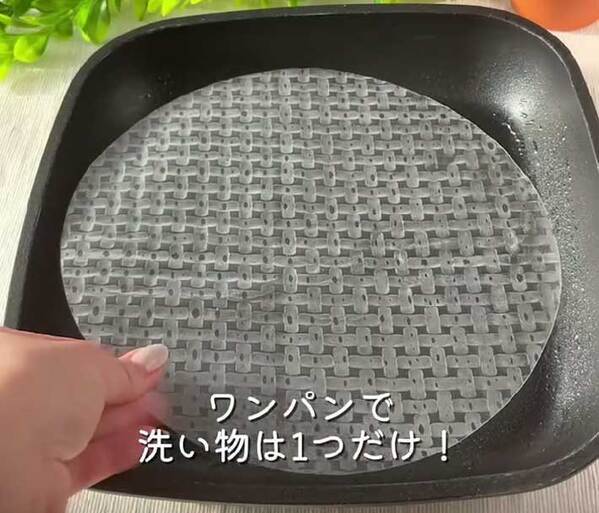 ライスペーパーをフライパンにおいて…　簡単朝食メニューに「ハマりそう」「絶対作る」