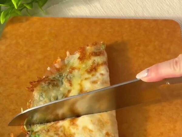 ライスペーパーをフライパンにおいて…　簡単朝食メニューに「ハマりそう」「絶対作る」