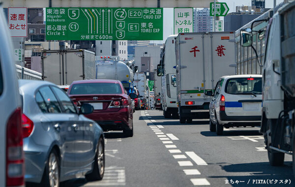 「割り込みだろ！」　渋滞中、先頭まで進んでから合流するのはズルではない…？【高速道路】