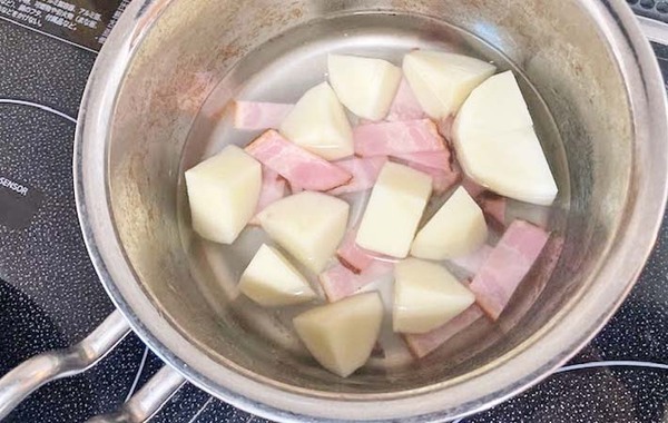 ベーコンとジャガイモの味噌汁に？　意外すぎるのにクセになる味【脱マンネリレシピ】