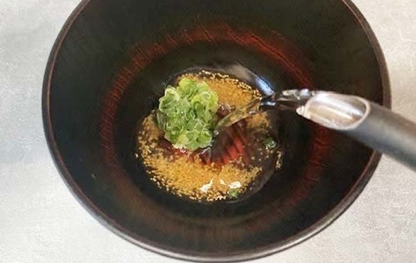 ソースに飽きたらやってみて！　冷凍たこ焼きのアレンジに「ハマった」「夜食にもいい！」