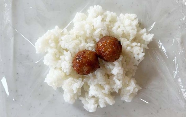 【子供が大喜び】冷凍食品を活用！　おにぎりレシピを紹介