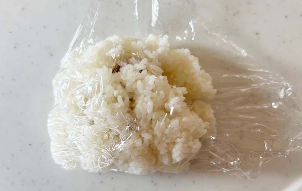 【子供が大喜び】冷凍食品を活用！　おにぎりレシピを紹介