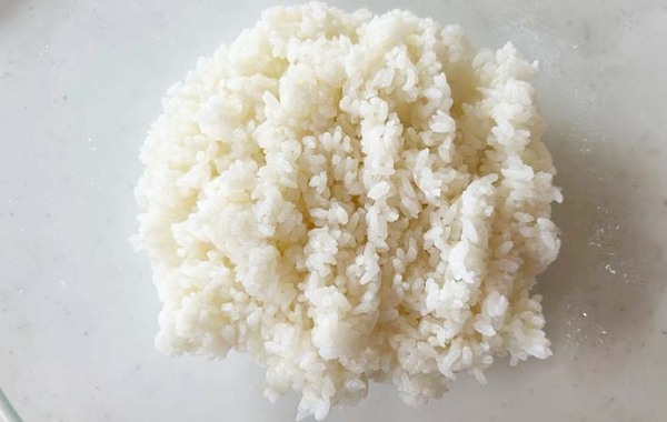 【子供が大喜び】冷凍食品を活用！　おにぎりレシピを紹介