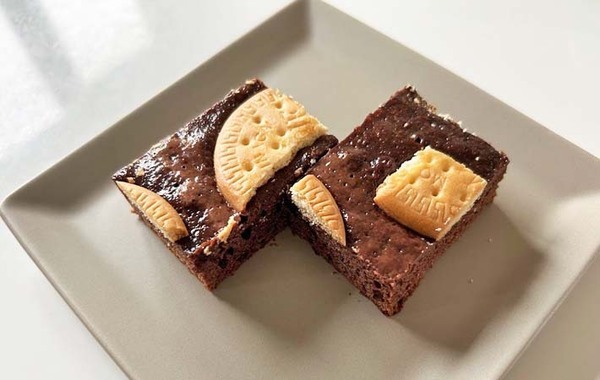 オーブンは使わない！　森永製菓が教える、身近な材料だけで作る“しっとりブラウニー”のレシピ