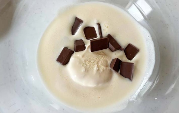 オーブンは使わない！　森永製菓が教える、身近な材料だけで作る“しっとりブラウニー”のレシピ