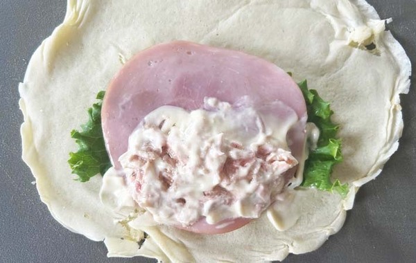 レタスやハムをくるくる巻いて…？　子供が食べやすいクレープに「また作って」