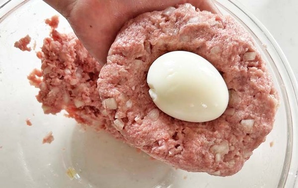 いつもと一味違います！　卵入りハンバーグのレシピが「簡単で嬉しい！」