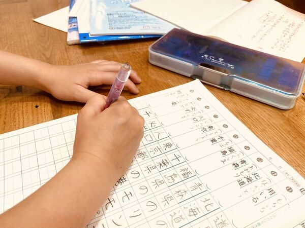 娘の夏休み宿題がまさかの展開　母親の投稿に「共感しかない」「笑った」【宿題エピソード4選】