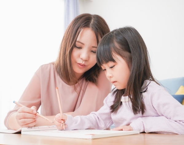 娘の夏休み宿題がまさかの展開　母親の投稿に「共感しかない」「笑った」【宿題エピソード4選】