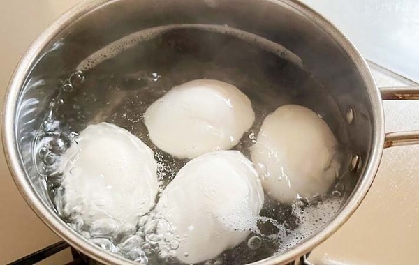 大さじ2杯入れてみて！　味玉作りに使った意外な調味料とは…？　【簡単レシピ】